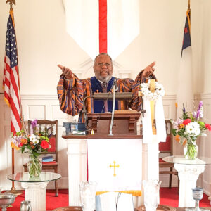 Easter Sunday preacher Rev Gilmore in pulpit-2
